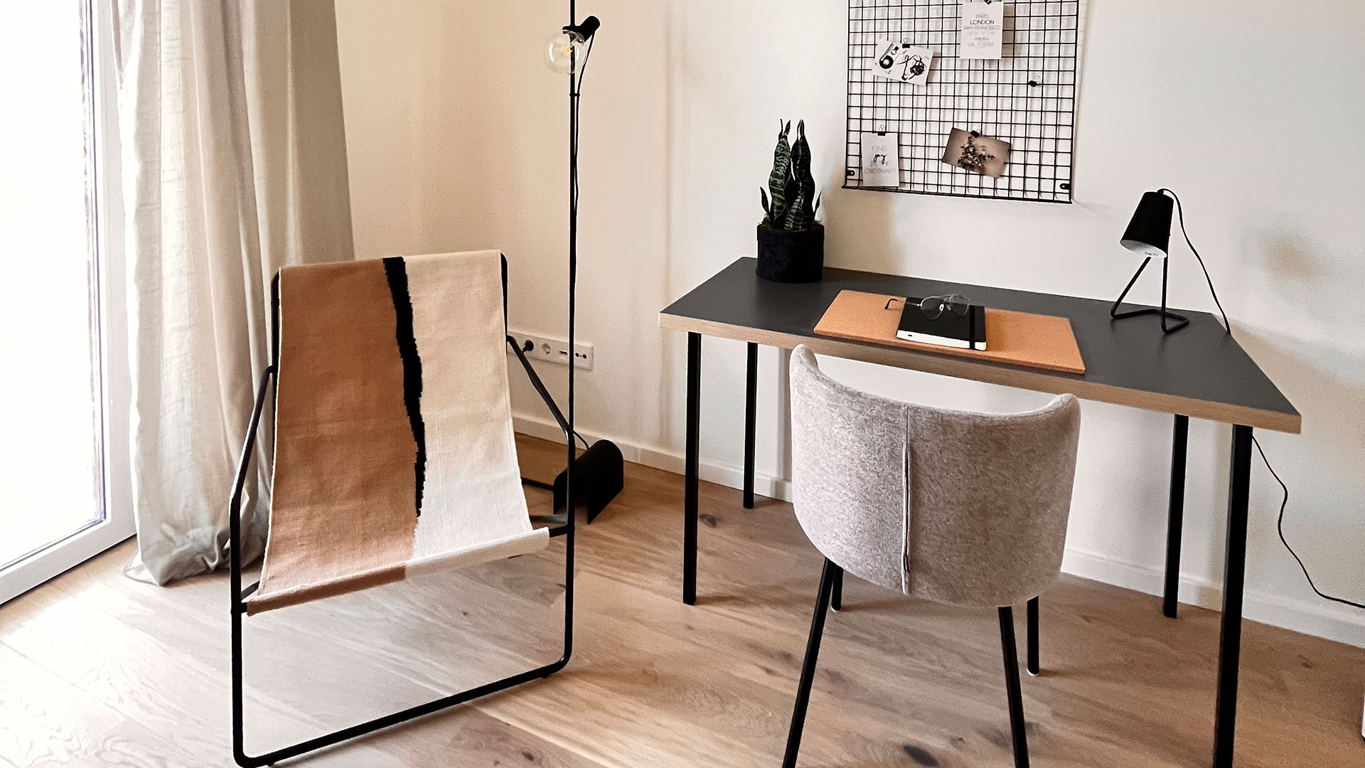 Homeoffice-Bereich der Musterwohnung im Zwieseler Hof